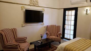 Executive-Doppelzimmer, Balkon, Stadtblick | Hochwertige Bettwaren, Minibar, individuell eingerichtet, Schreibtisch