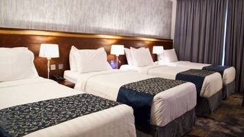 Vierbettzimmer | Minibar, Zimmersafe, schallisolierte Zimmer, Bügeleisen/Bügelbrett