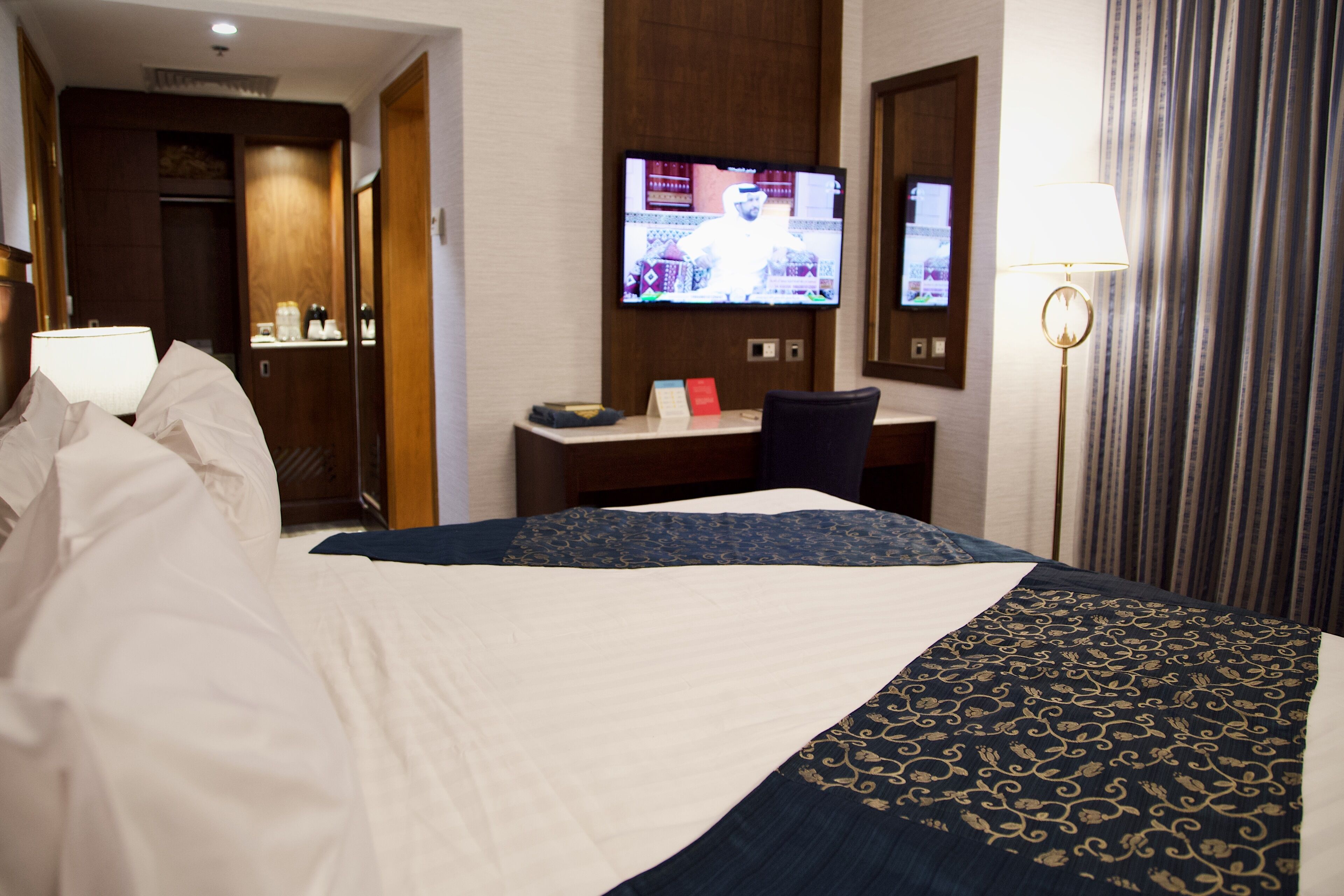 Double or Twin Room | Minibar, in-room safe, soundproofing, iron/ironing board