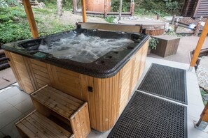 Outdoor spa tub - Penzión Pod Guglom (Mlynky)