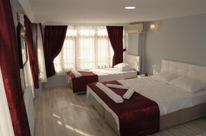 Family Quadruple Room | Premium bedding, desk, soundproofing, free WiFi - Sunrise İstanbul Suites (Istanbul)