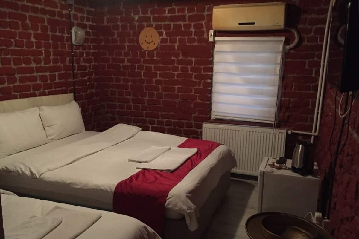 Economy Triple Room | 1 bedroom, premium bedding, desk, soundproofing