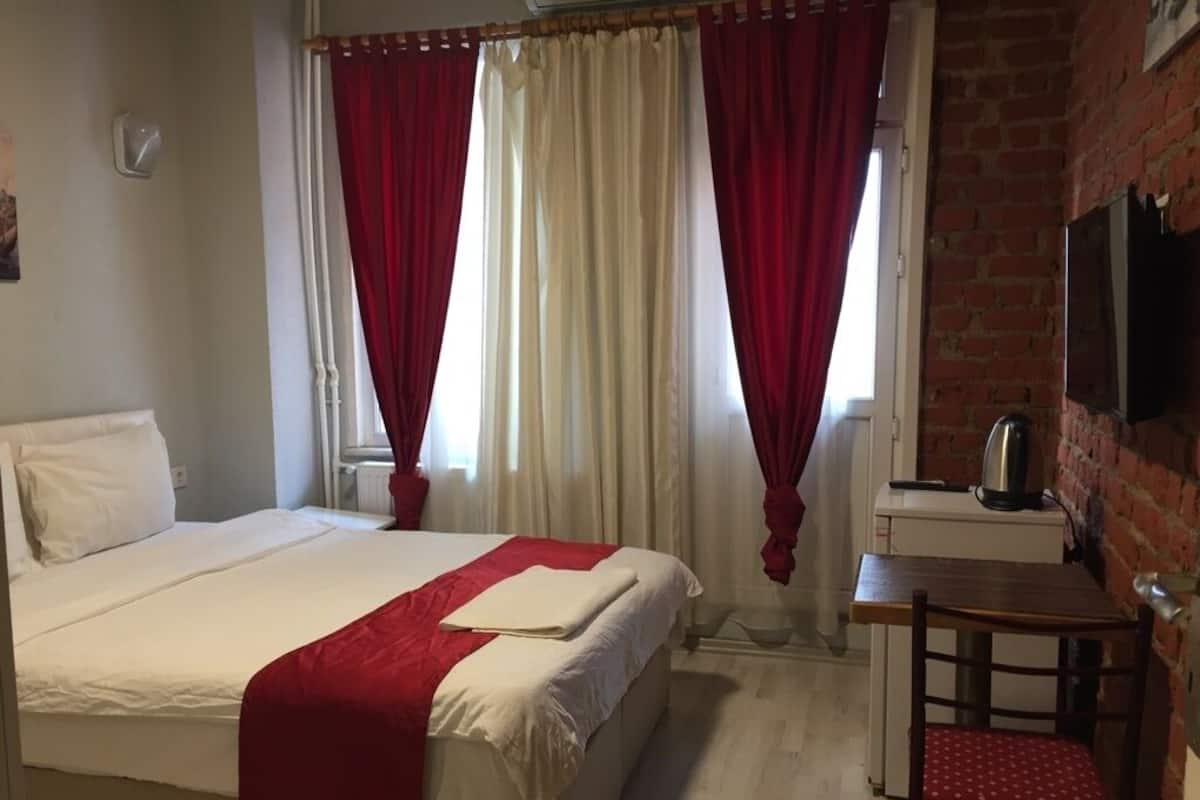 1 bedroom, premium bedding, desk, soundproofing