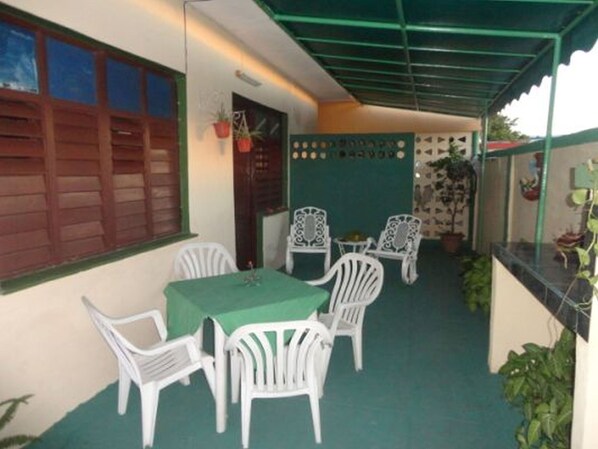 Kontinental frukost varje dag (USD 4 per person)