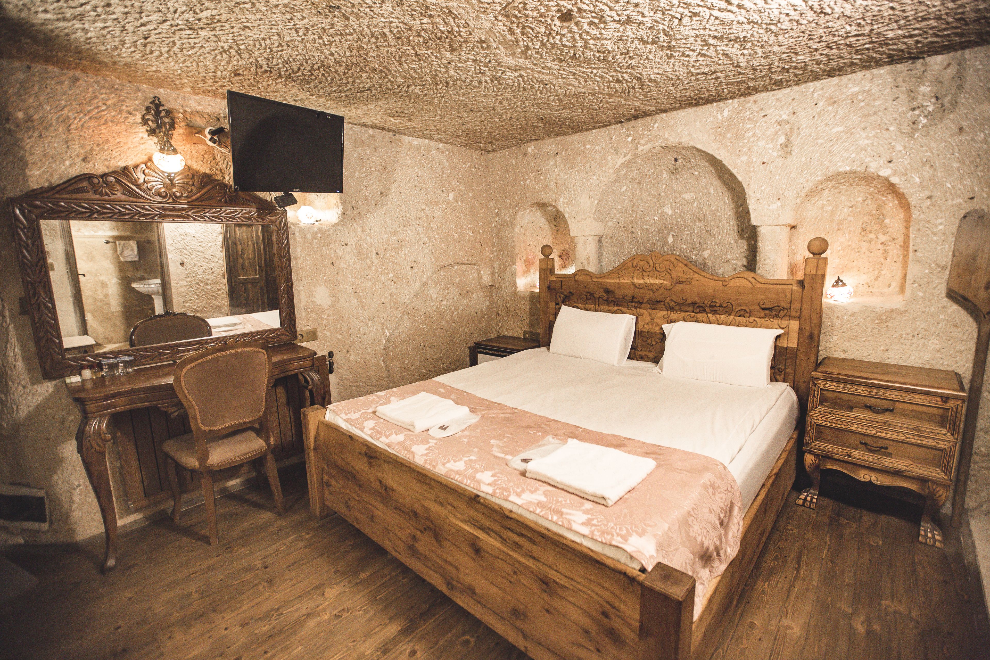 Minibar, blackout drapes, soundproofing, free WiFi