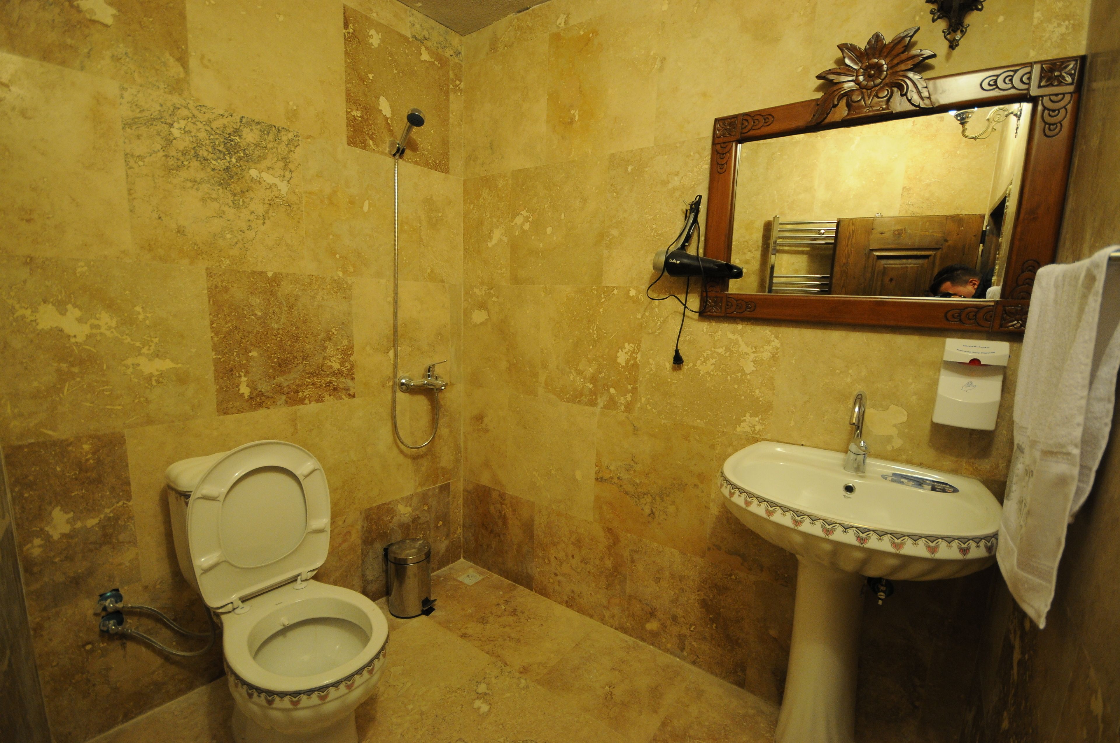 standard double room | bathroom | shower, free toiletries, hair dryer, slippers