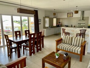 ทีวีจอแบน 32 นิ้ว พร้อมช่องเคเบิล, ทีวีจอแอลอีดี