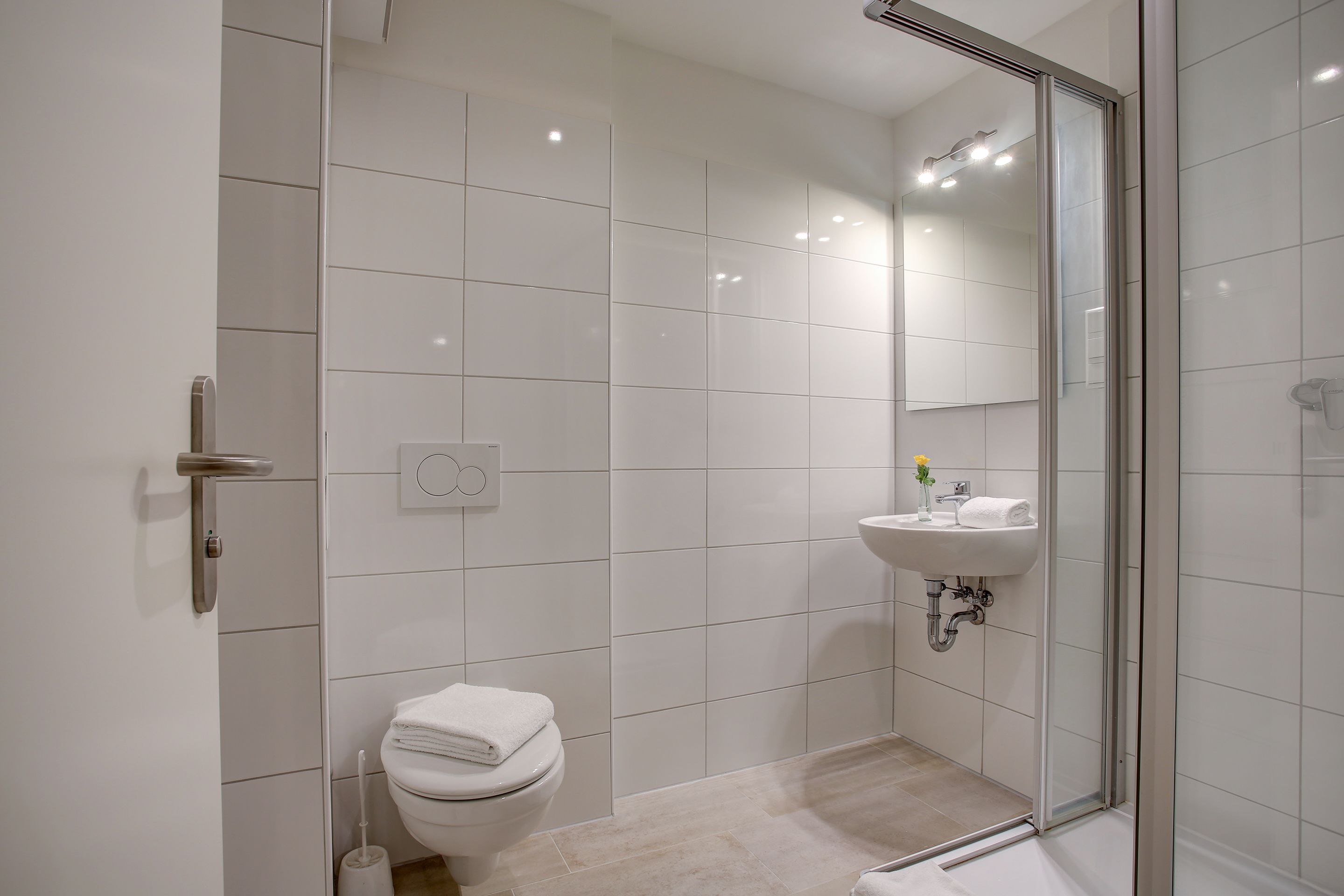 standard single room | bathroom | shower, free toiletries, hair dryer, towels