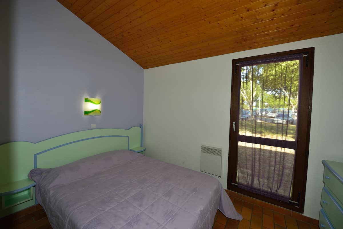 Apartment, 1 Bedroom | 1 bedroom, soundproofing, iron/ironing board, free WiFi