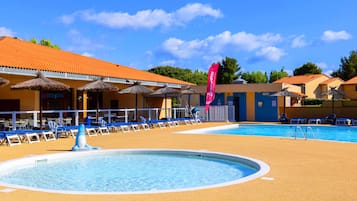 Outdoor pool, pool loungers