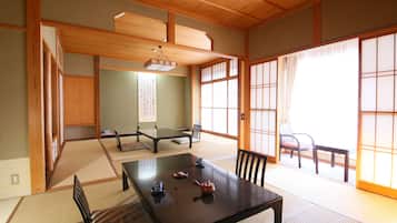 Caja de seguridad en la habitación, wifi gratis y ropa de cama