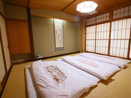 In-room safe, free WiFi, bed sheets