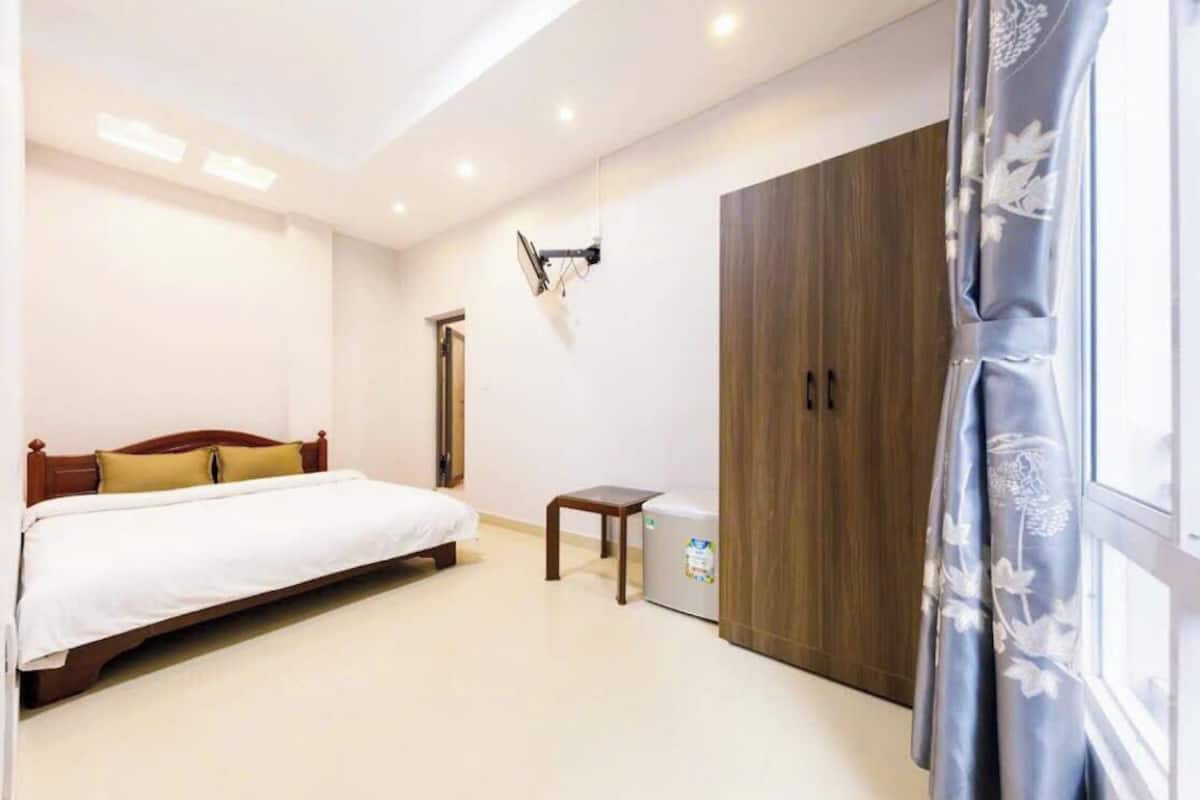 In-room safe, desk, rollaway beds, free WiFi