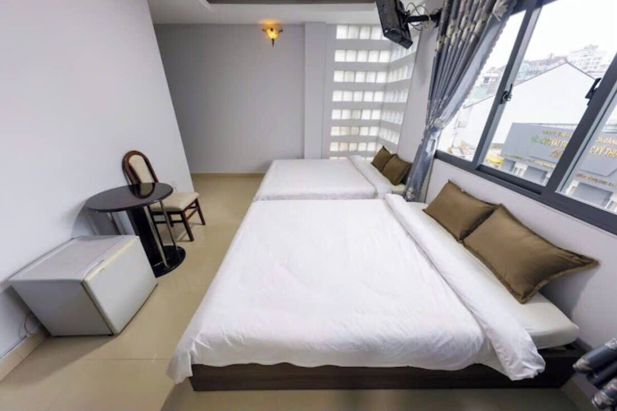 Caja de seguridad en la habitación y escritorio