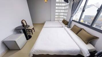 Superior Twin Room | In-room safe, desk, rollaway beds, free WiFi