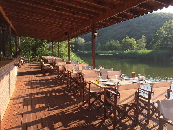 Breakfast, lunch and dinner served