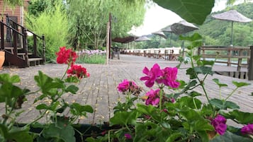 Hiên