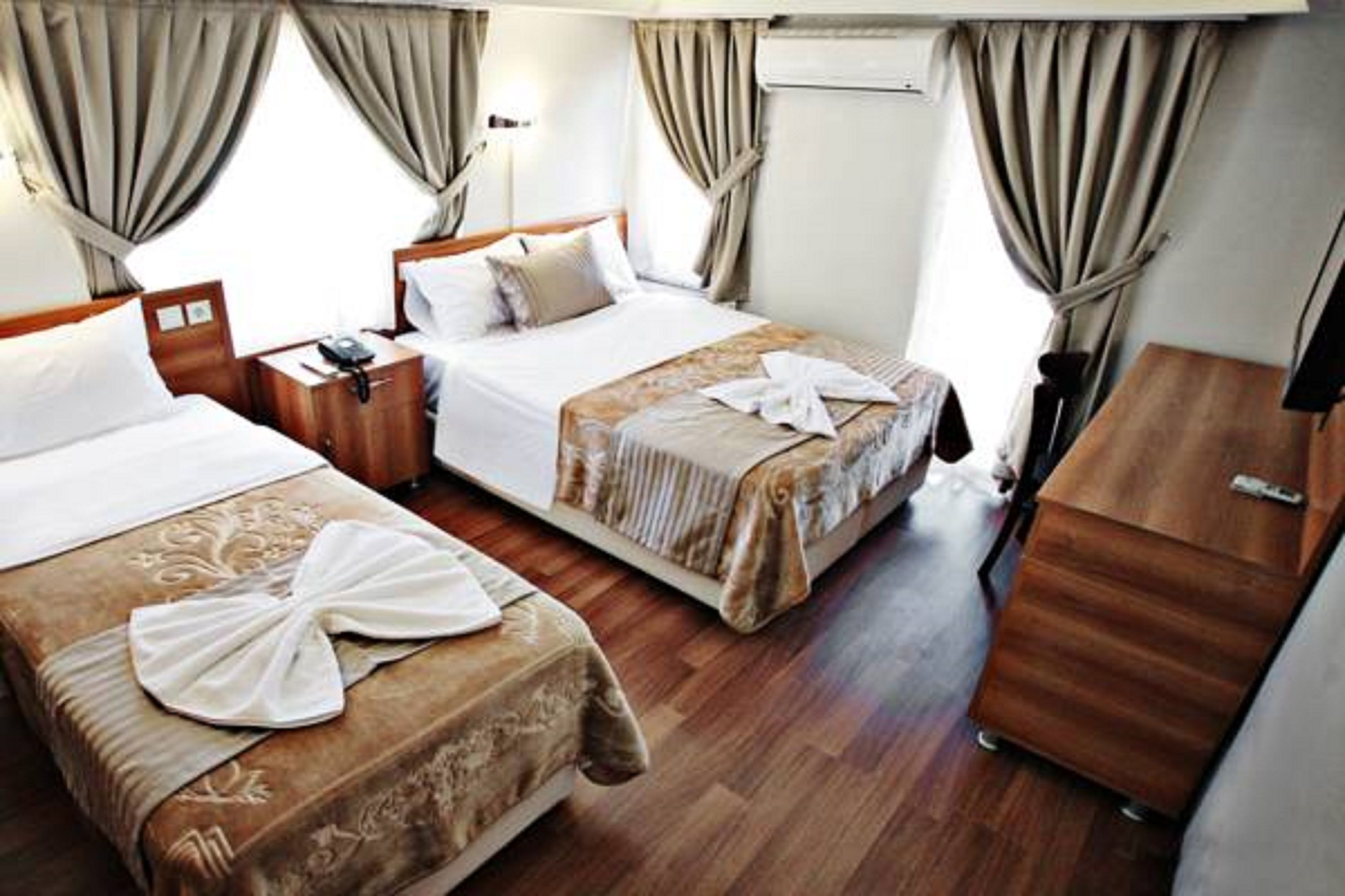 Photo - Taksim Palace Hotel