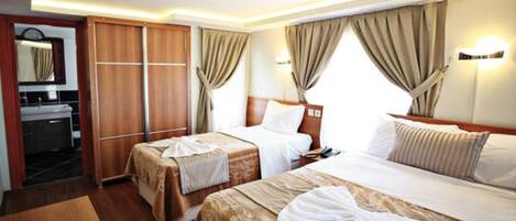 In-room safe, soundproofing, iron/ironing board, free WiFi