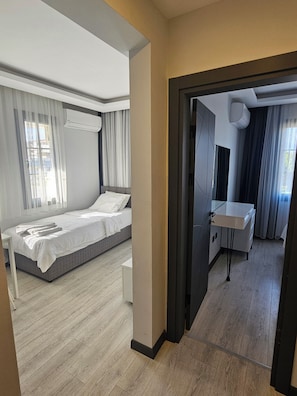 Family Apartment | In-room safe, WiFi (free), bed sheets - Cicek Apart Hotel (Cesme)
