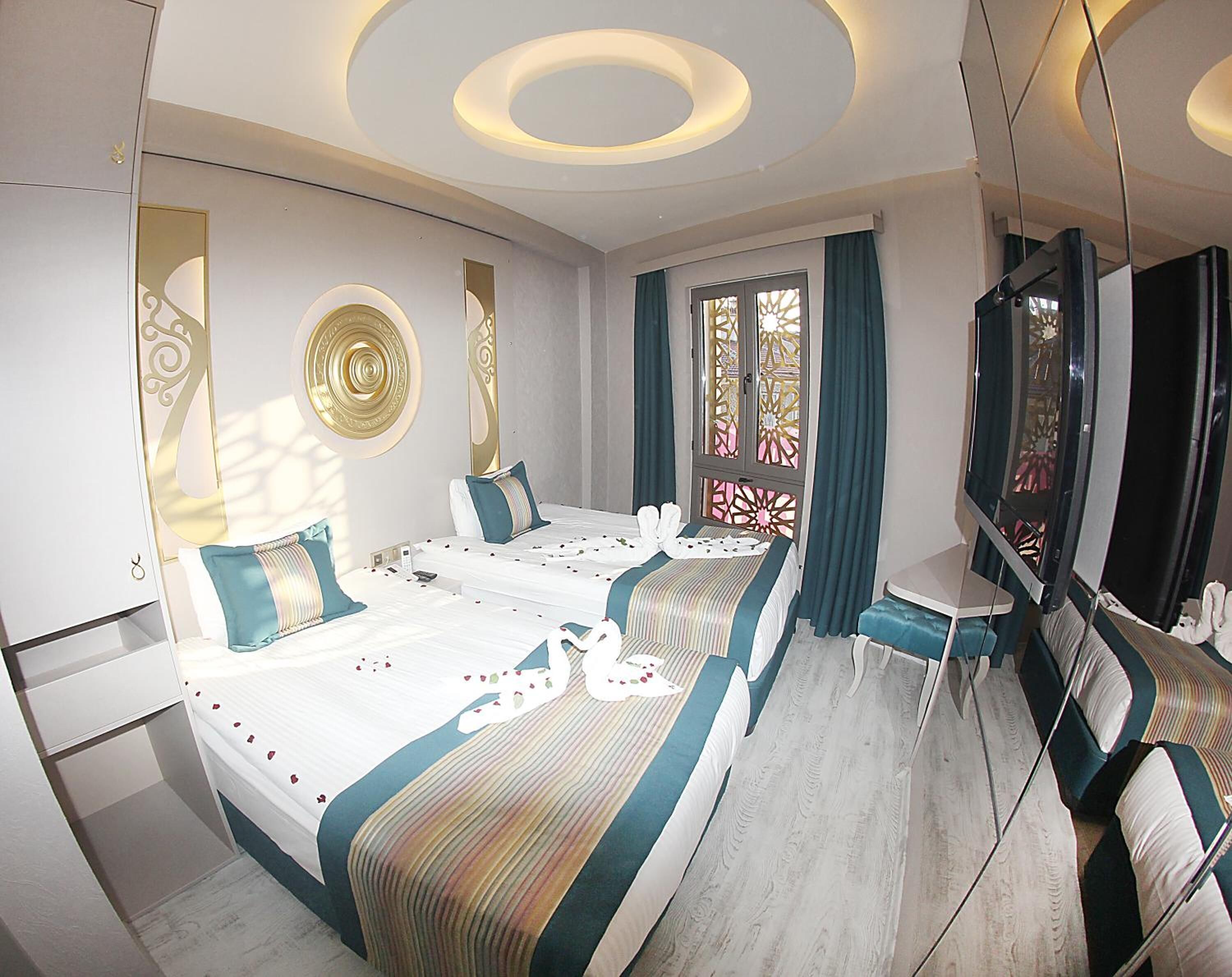 egyptian cotton sheets, premium bedding, minibar, desk