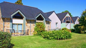 Room, 1 Double Bed | Front of property