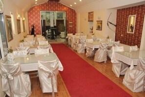 Se sirven desayunos, comidas y cenas 