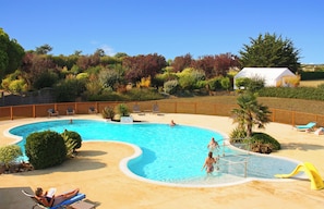 Outdoor pool, pool loungers