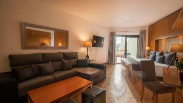 Deluxe Suite, 1 Double Bed, Jetted Tub | In-room safe, desk, blackout curtains, cots/infant beds