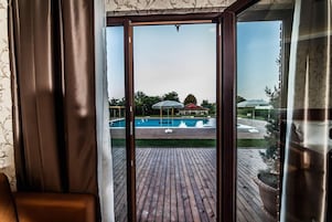 Quarto casal luxo, vista para a piscina | Vista do quarto