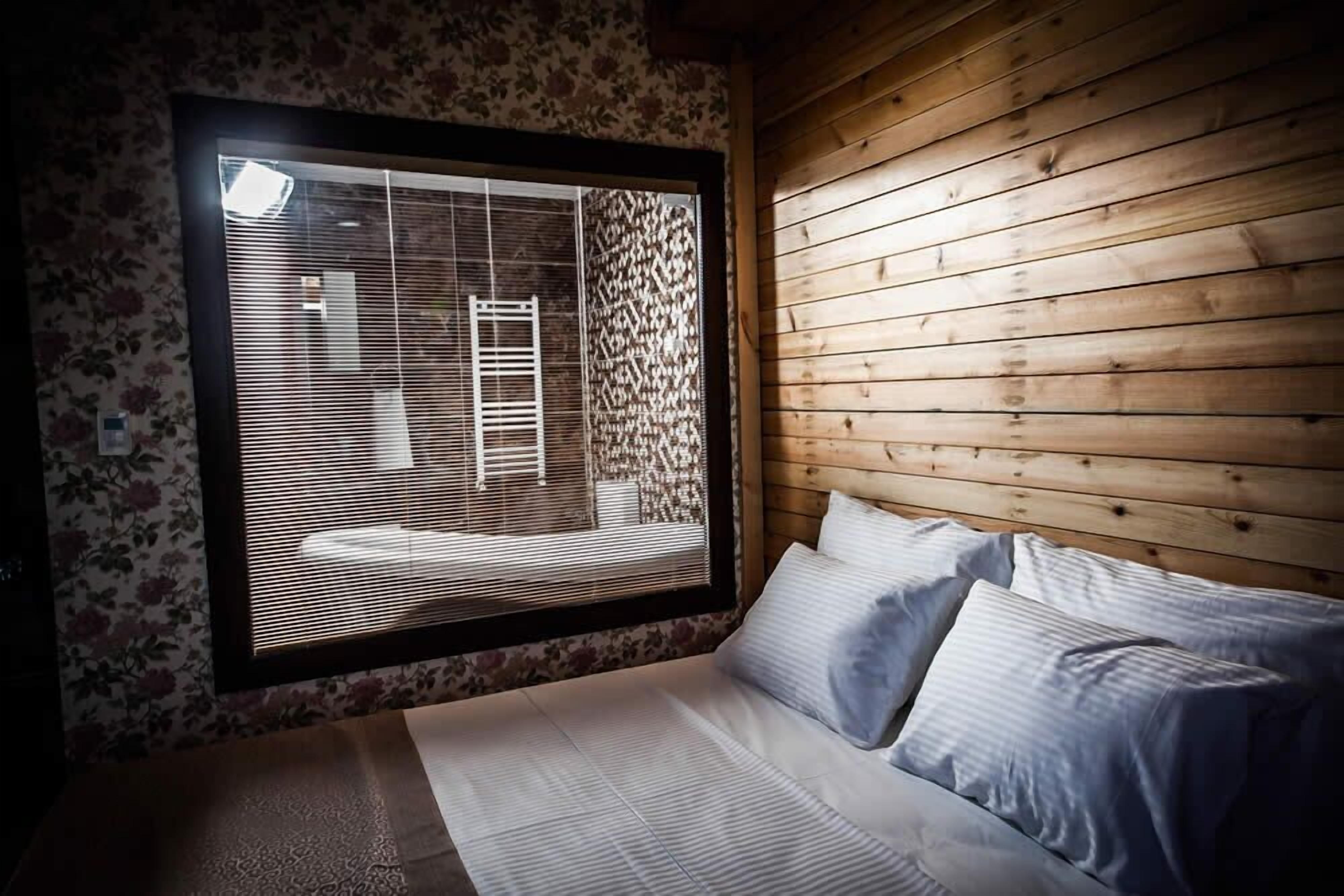 minibar, in-room safe, blackout curtains, soundproofing