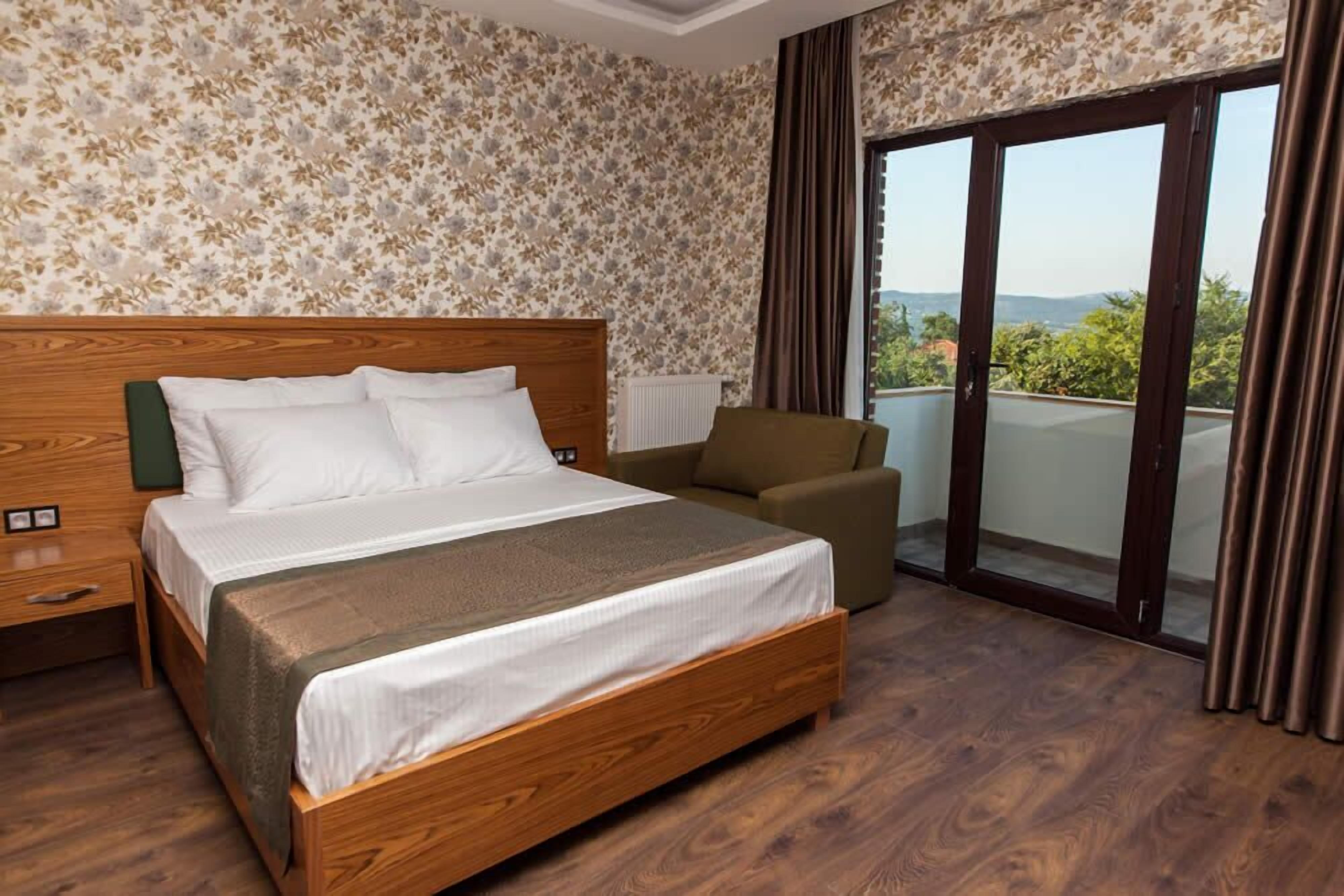 deluxe room, fireplace, lake view | minibar, in-room safe, blackout curtains, soundproofing