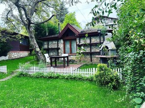 Chalet | Minibar, in-room safe, blackout drapes, soundproofing