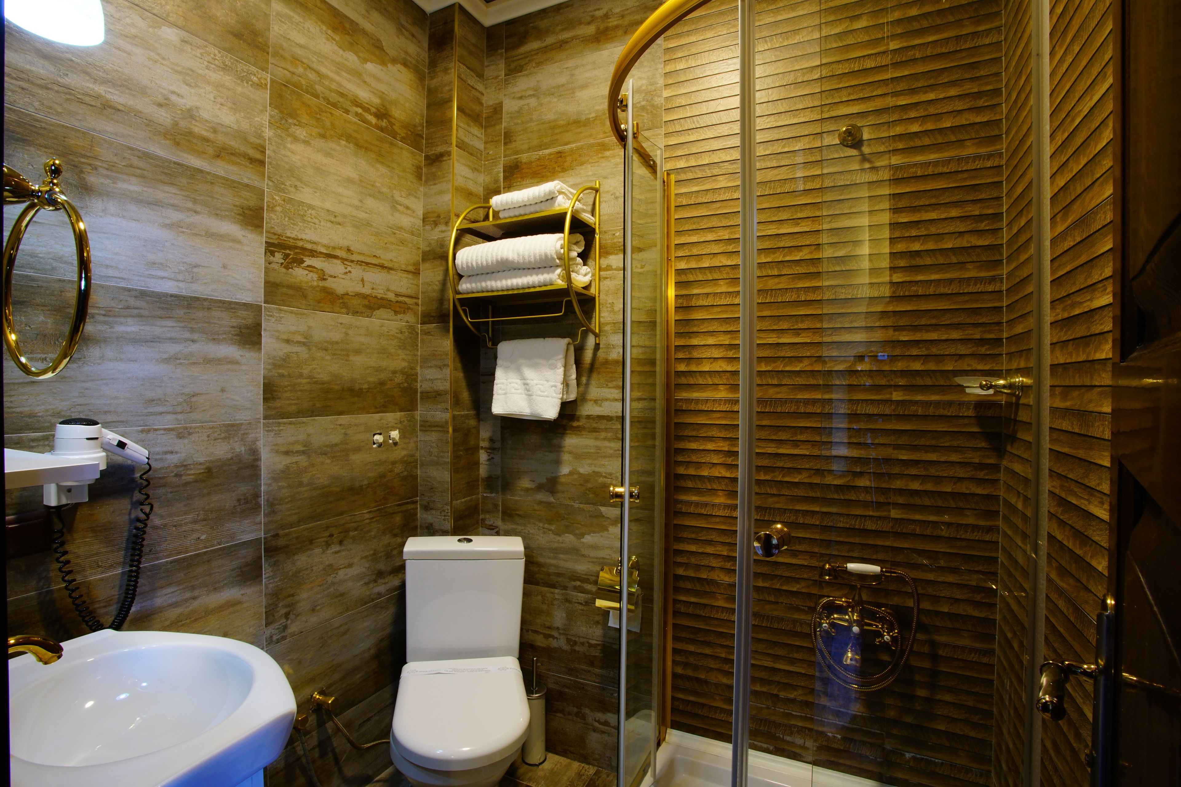 single room | bathroom | shower, free toiletries, hair dryer, bathrobes