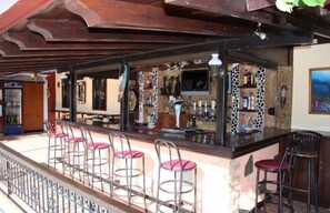 Swim-up bar - Hotel Mary (Samos)