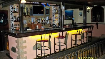 Poolside bar