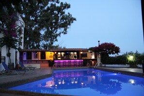 Outdoor pool - Hotel Mary (Samos)