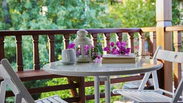 Duplex, vista para o jardim | Sacada