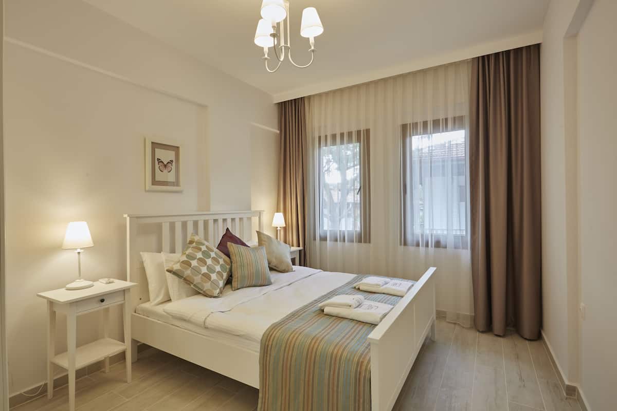 Appartement Duplex, vue jardin | Literie de qualité supérieure, coffres-forts dans les chambres, bureau