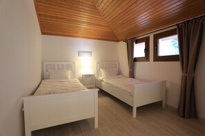 A room with two white beds, wooden ceiling, and windows with curtains. - Alp Suites Lavanta (Ula)