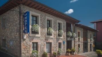 Façana frontal de l'allotjament