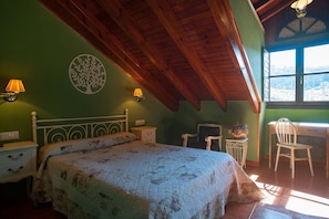 Habitación doble, 1 cama doble | Sistema de insonorización, wifi gratis, ropa de cama
