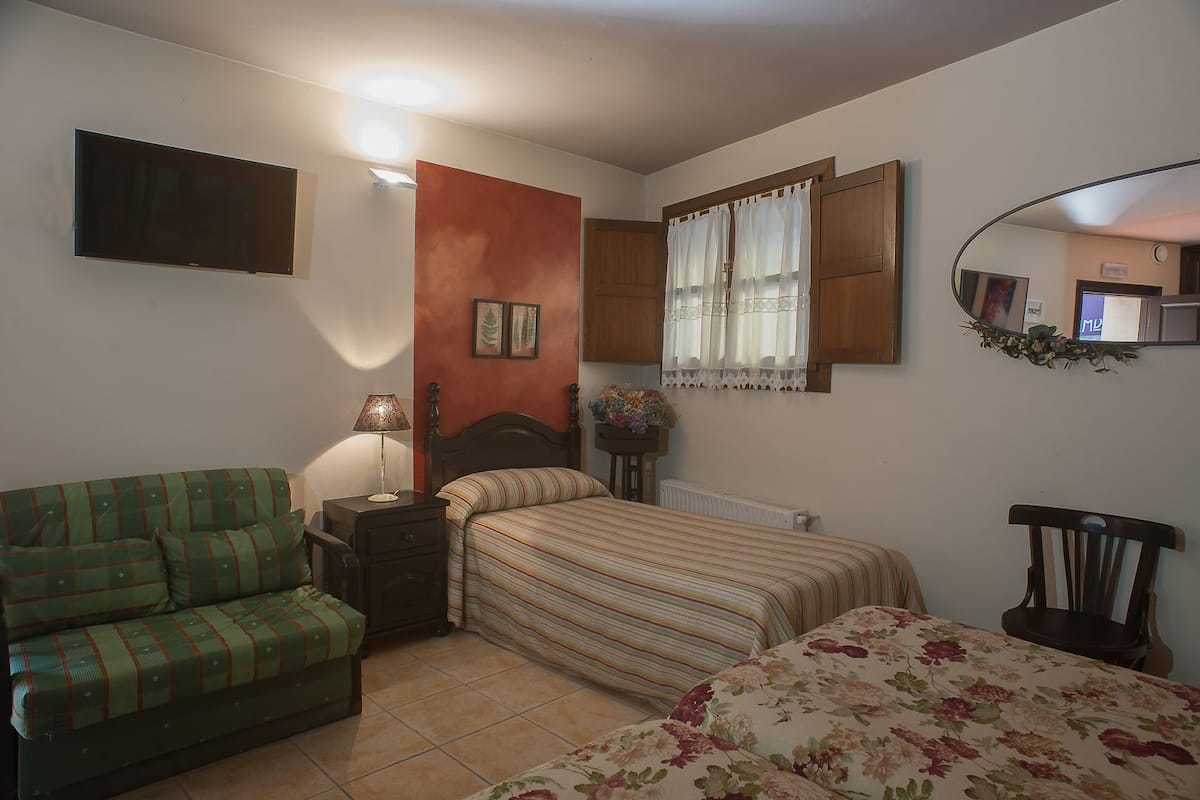 Habitación triple | Sistema de insonorización, wifi gratis, ropa de cama