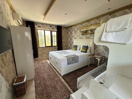 Quarto quádruplo luxo, em dormitório misto | Vista do quarto