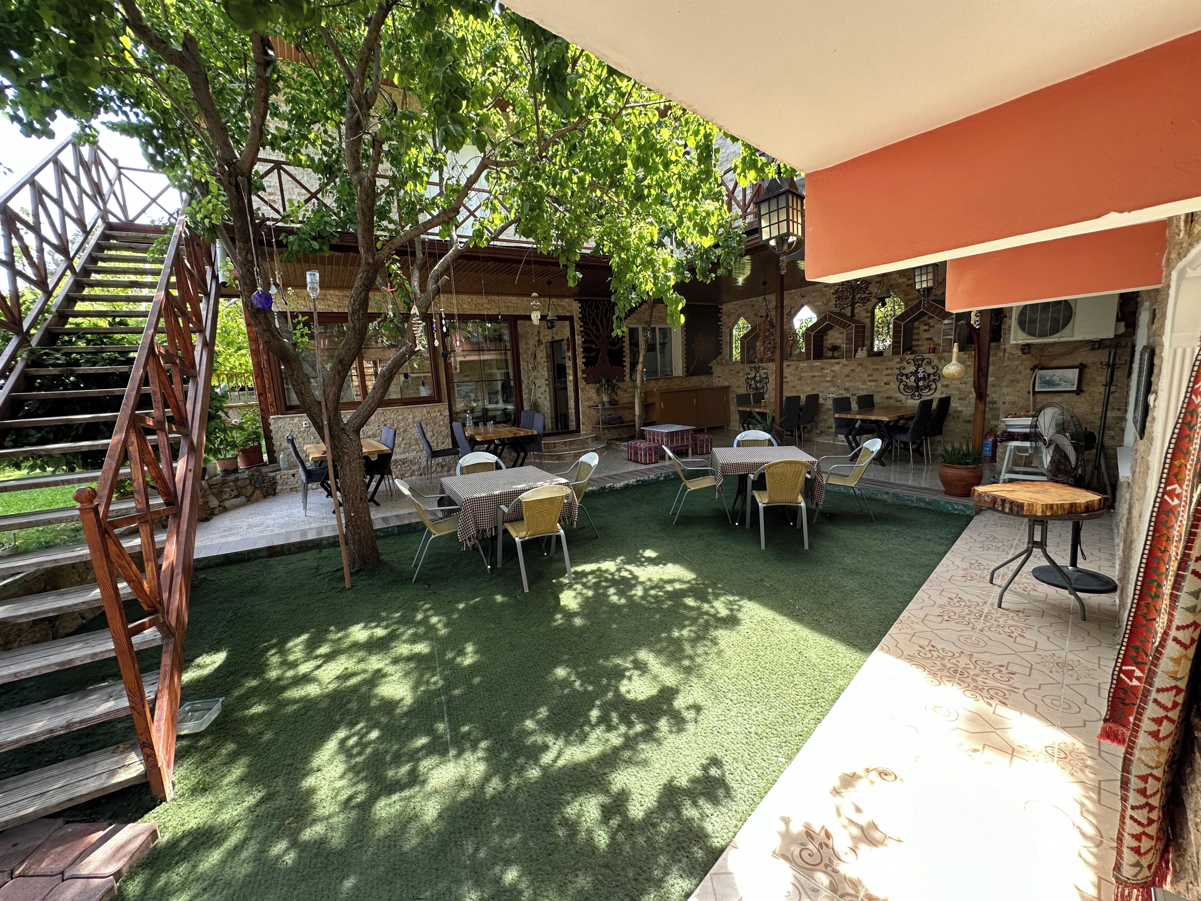 breakfast, lunch and dinner served