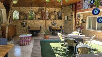 Petit déjeuner, déjeuner et dßner servis sur place