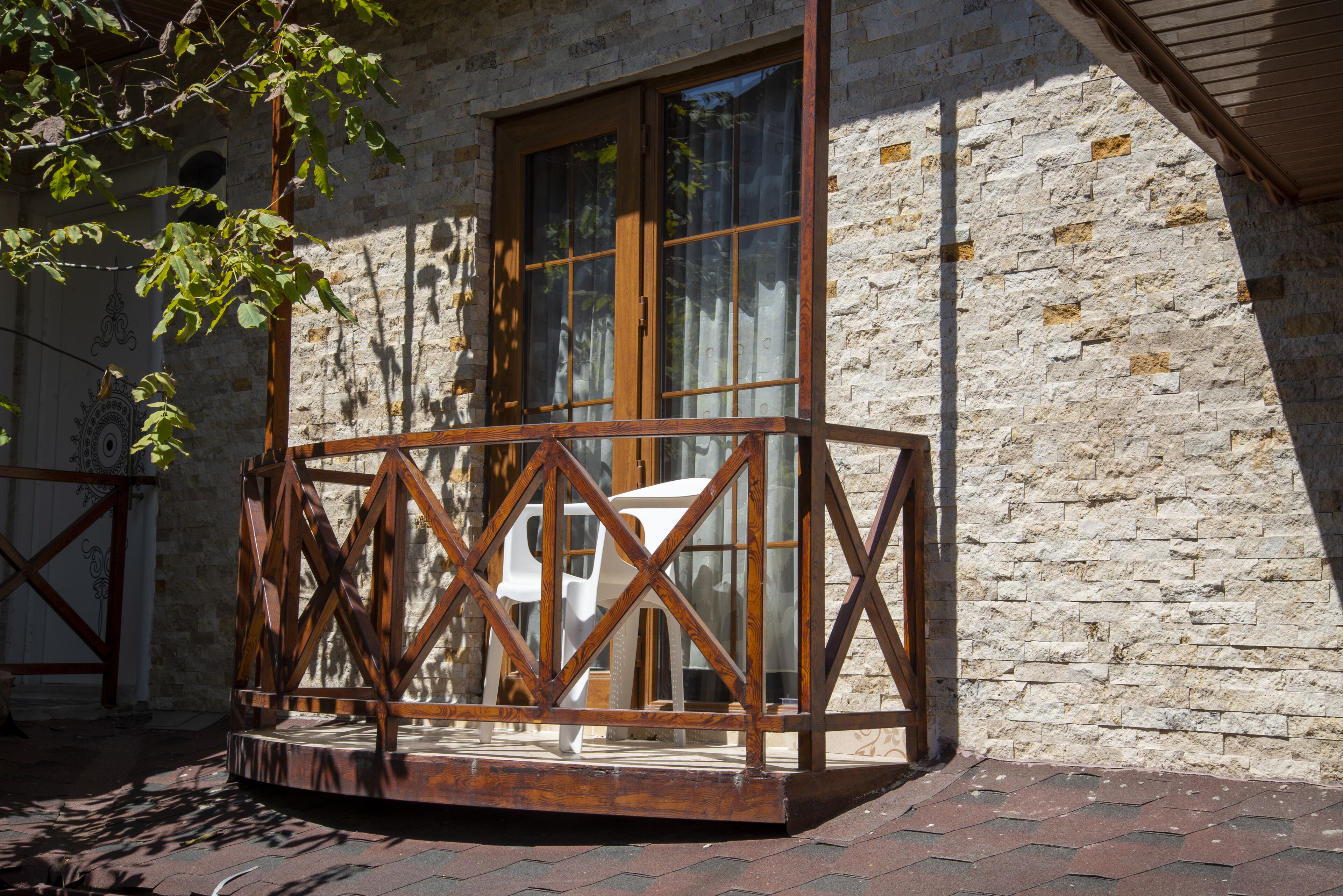 deluxe single room | premium bedding, soundproofing, iron/ironing board, cots/infant beds