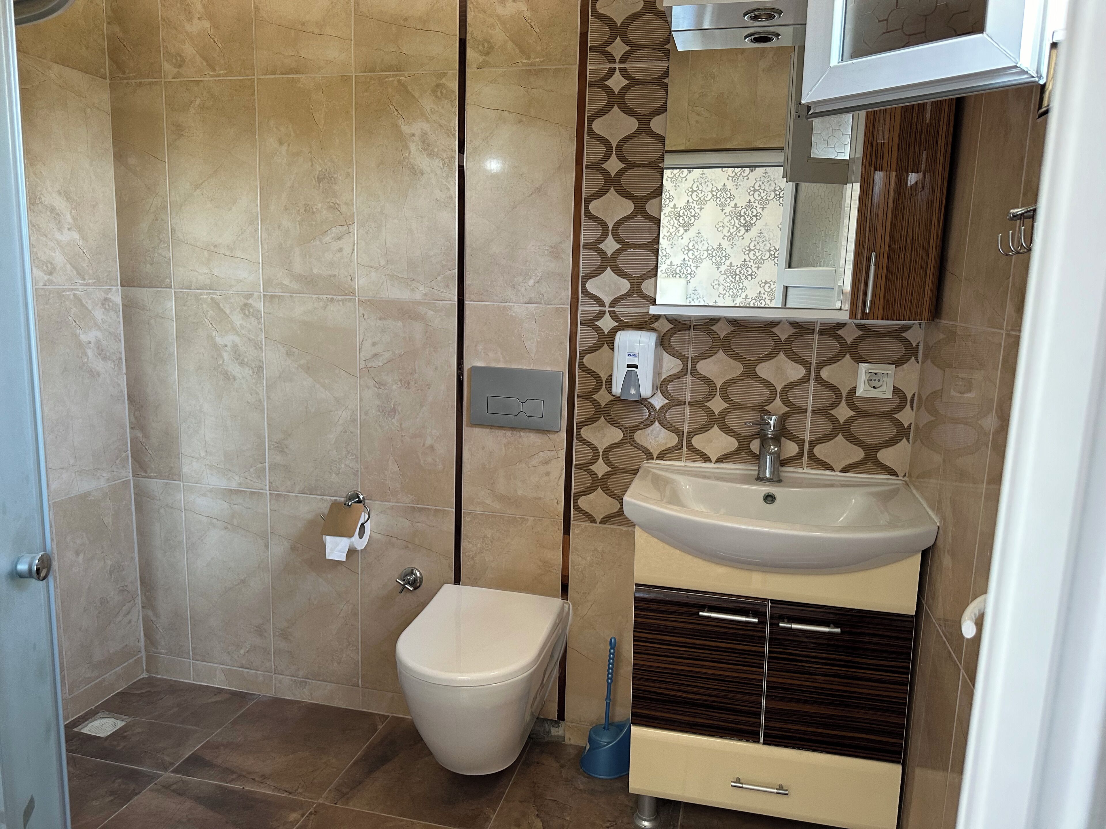 deluxe quadruple room, mixed dorm | bathroom | shower, free toiletries, hair dryer, towels