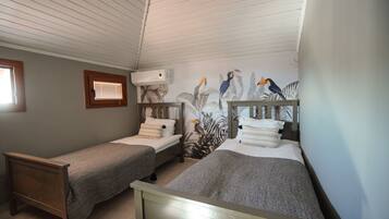 Premium bedding, in-room safe, individually decorated