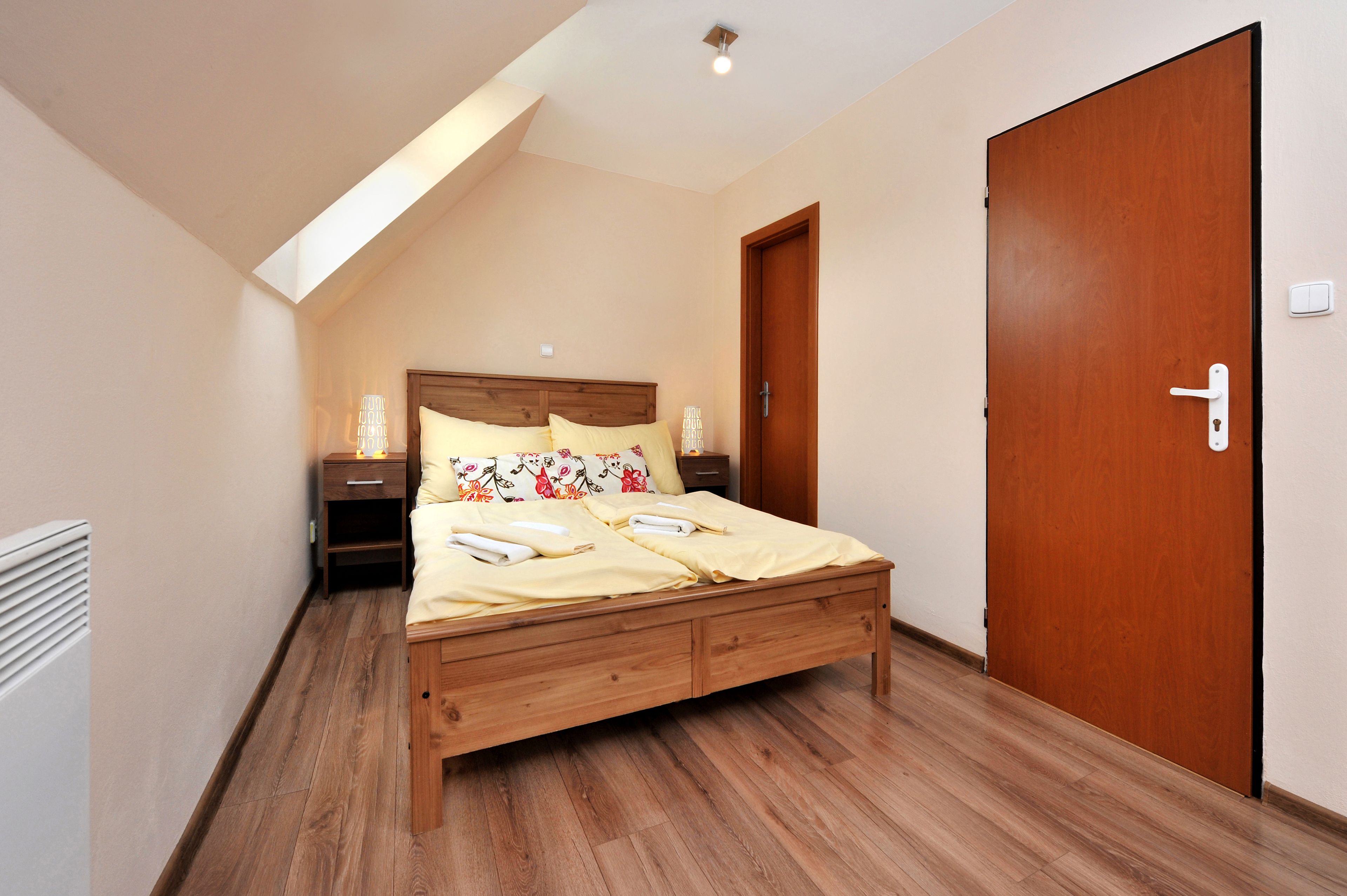 Classic Studio, Kitchenette | Desk, blackout drapes, iron/ironing board, cribs/infant beds